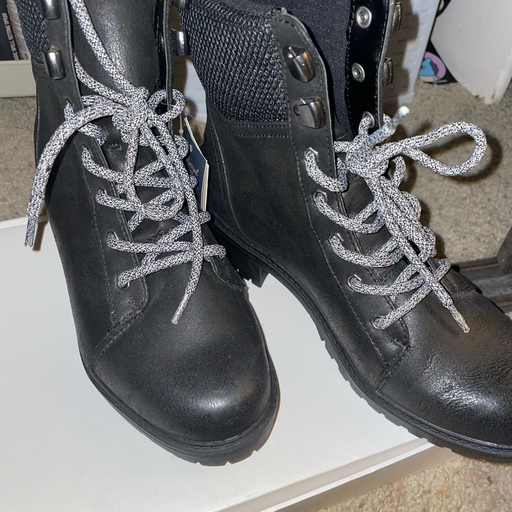 Universal Thread Black combat boots - Picture 2 of 6